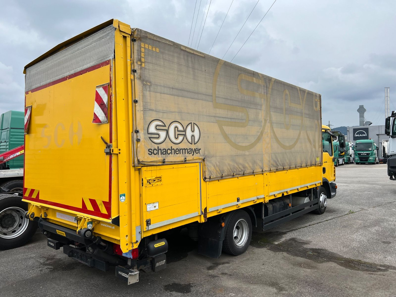 MAN TGL 8 180 - Curtain side truck: picture 4 MAN TGL 8 180 - Curtain side truck: picture 4