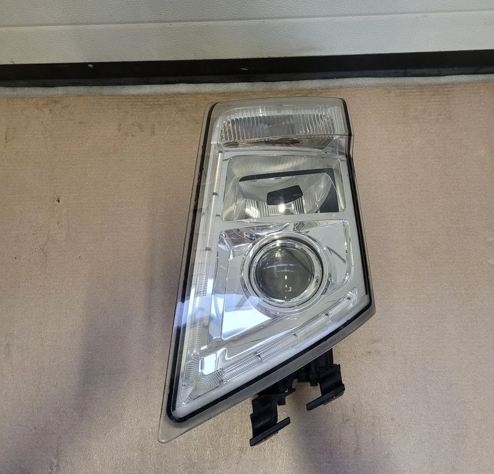 LAMPA XENON LH VOLVO FH 13 ORYGINAŁ - Lights/ Lighting for Truck: picture 2 LAMPA XENON LH VOLVO FH 13 ORYGINAŁ - Lights/ Lighting for Truck: picture 2