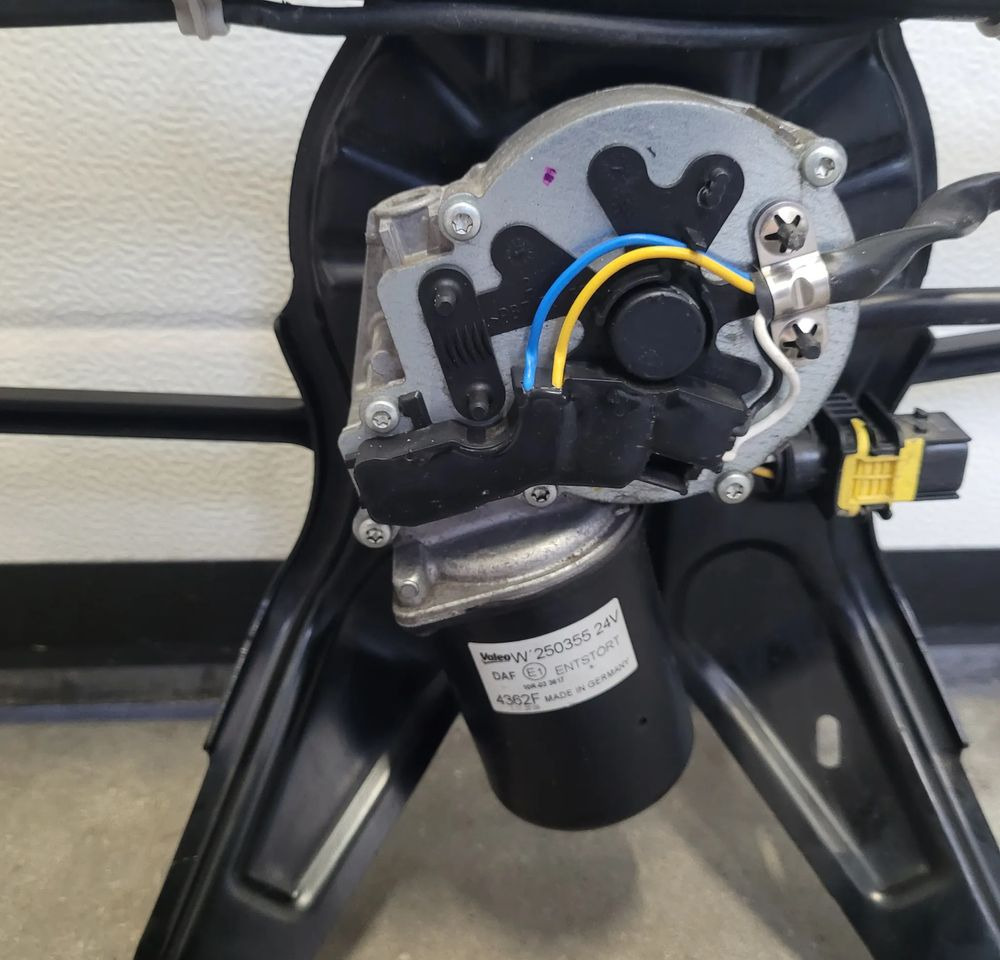 MECHANIZM WYCIERACZEK DAF XG XF NM. 2346701 SPRAWNY ORYGINAŁ CHWALIM116 - Wiper for Truck: picture 5 MECHANIZM WYCIERACZEK DAF XG XF NM. 2346701 SPRAWNY ORYGINAŁ CHWALIM116 - Wiper for Truck: picture 5