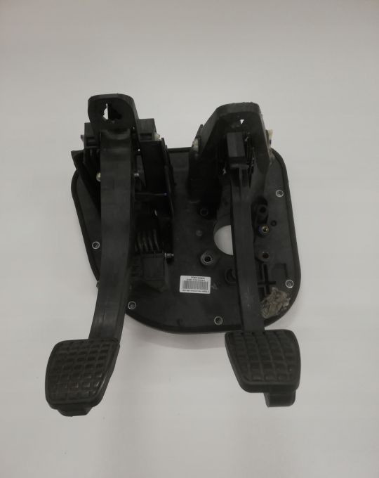 MOCOWANIE PODSTAWA PEDAŁÓW IVECO DAILY 5801482032 - Pedal for Commercial truck: picture 1 MOCOWANIE PODSTAWA PEDAŁÓW IVECO DAILY 5801482032 - Pedal for Commercial truck: picture 1