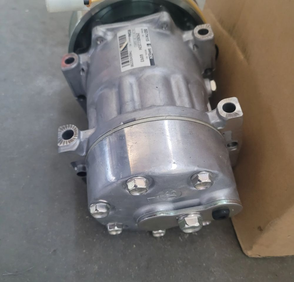 POMPA KLIMATYZACJI RENAULT RANGE T GAMA ORYGINAŁ NOWA CHWALIM116 7482492298 - A/C part for Truck: picture 3 POMPA KLIMATYZACJI RENAULT RANGE T GAMA ORYGINAŁ NOWA CHWALIM116 7482492298 - A/C part for Truck: picture 3