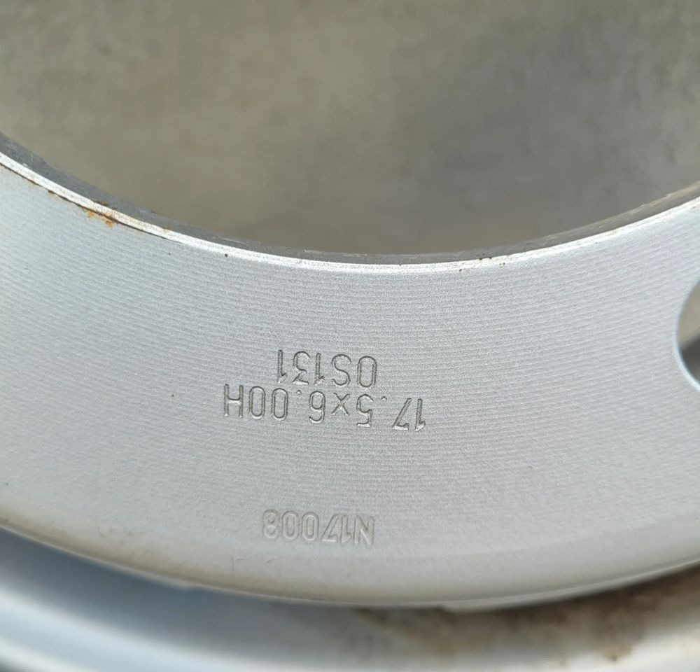 ZAPAS KOLO MIDLUM D 205/75 R17.5 LSR1+ CONTINENTAL - Wheel and tire package for Truck: picture 4 ZAPAS KOLO MIDLUM D 205/75 R17.5 LSR1+ CONTINENTAL - Wheel and tire package for Truck: picture 4