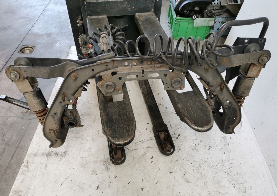 ZAWIESZENIE KABINY TYL MERCEDES ACTROS MP4 - Cab suspension for Truck: picture 1 ZAWIESZENIE KABINY TYL MERCEDES ACTROS MP4 - Cab suspension for Truck: picture 1