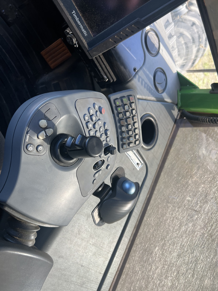 Forestry harvester JOHN DEERE 1270E: picture 11 Forestry harvester JOHN DEERE 1270E: picture 11