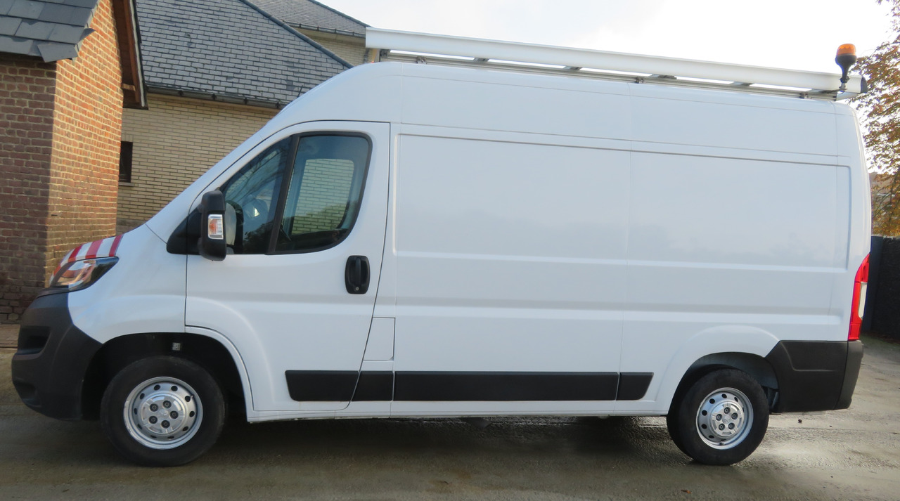 Peugeot Boxer 2.2 BlueHDi - L2H2 - Panel van: picture 4 Peugeot Boxer 2.2 BlueHDi - L2H2 - Panel van: picture 4