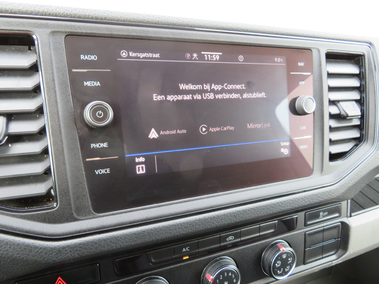 Closed box van Volkswagen Crafter 2.0 CR TDi Bakwagen L4: picture 13 Closed box van Volkswagen Crafter 2.0 CR TDi Bakwagen L4: picture 13