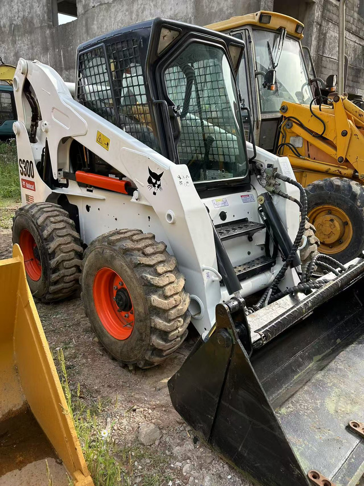 BOBCAT BOBCAT Skid Steer Loader S300 - Skid steer loader: picture 1 BOBCAT BOBCAT Skid Steer Loader S300 - Skid steer loader: picture 1