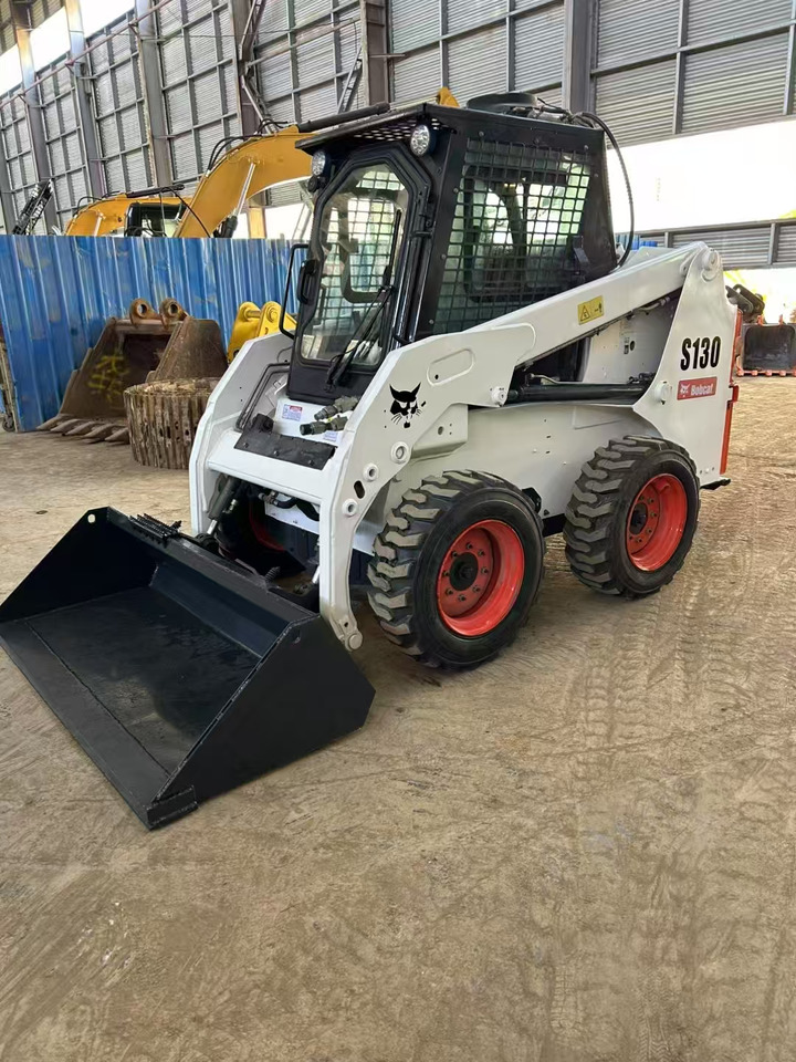 BOBCAT Skid Steer Loader S130 - Skid steer loader: picture 2 BOBCAT Skid Steer Loader S130 - Skid steer loader: picture 2