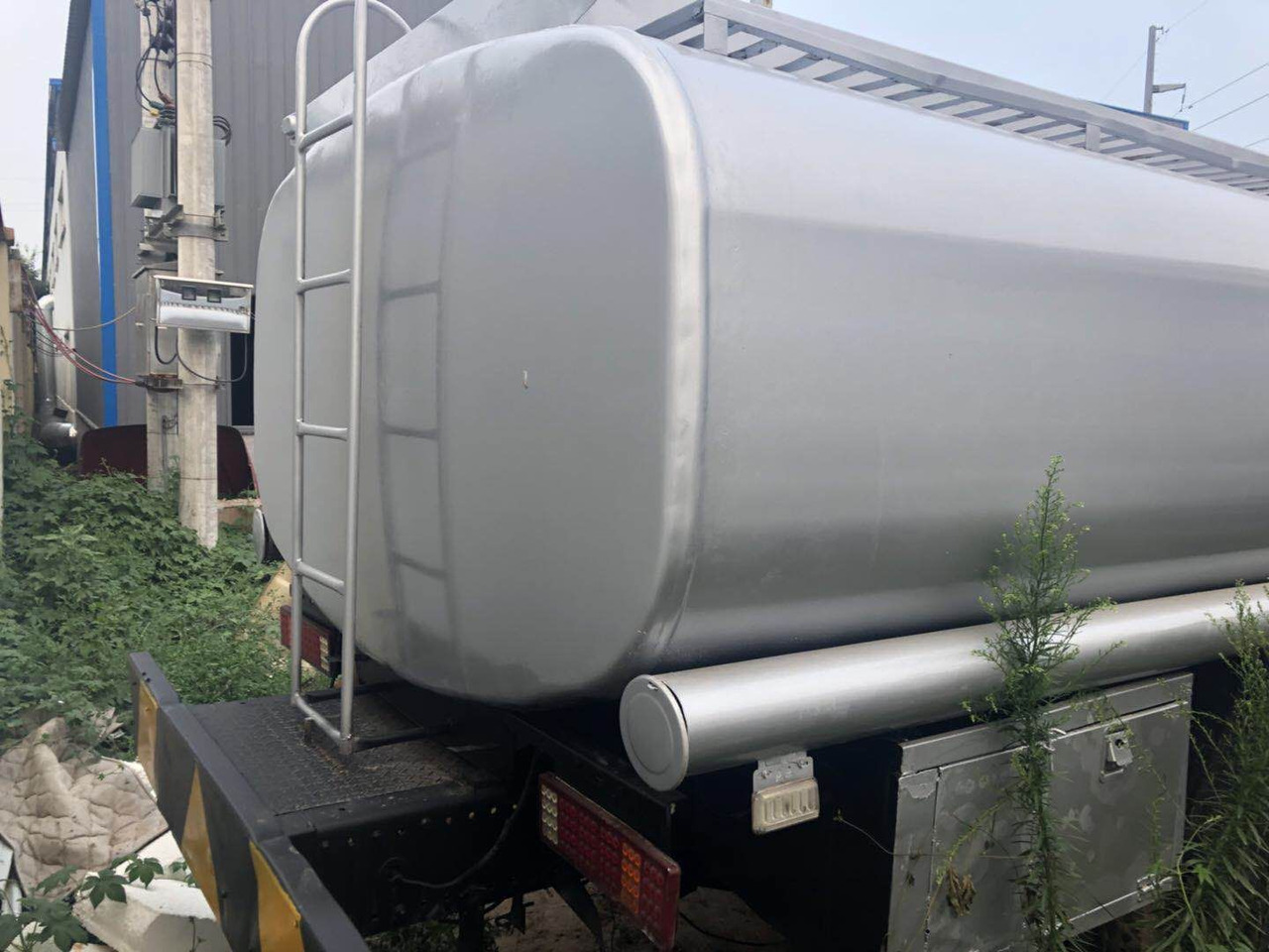 DONGFENG CLICK HERE FOR DISCOUNT - Tanker truck: picture 4 DONGFENG CLICK HERE FOR DISCOUNT - Tanker truck: picture 4