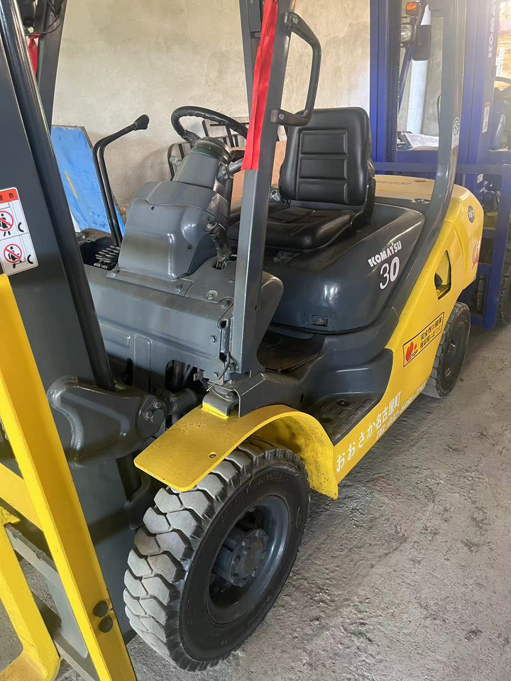 Komats FD30 Forklift Click for Discount - Diesel forklift: picture 3 Komats FD30 Forklift Click for Discount - Diesel forklift: picture 3