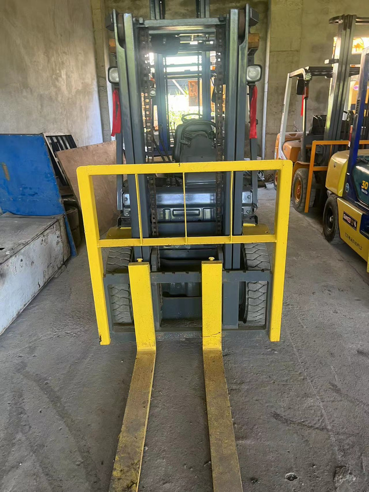 Komats FD30 Forklift Click for Discount - Diesel forklift: picture 4 Komats FD30 Forklift Click for Discount - Diesel forklift: picture 4