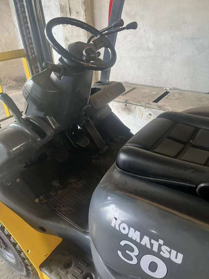 Komats FD30 Forklift Click for Discount - Diesel forklift: picture 2 Komats FD30 Forklift Click for Discount - Diesel forklift: picture 2