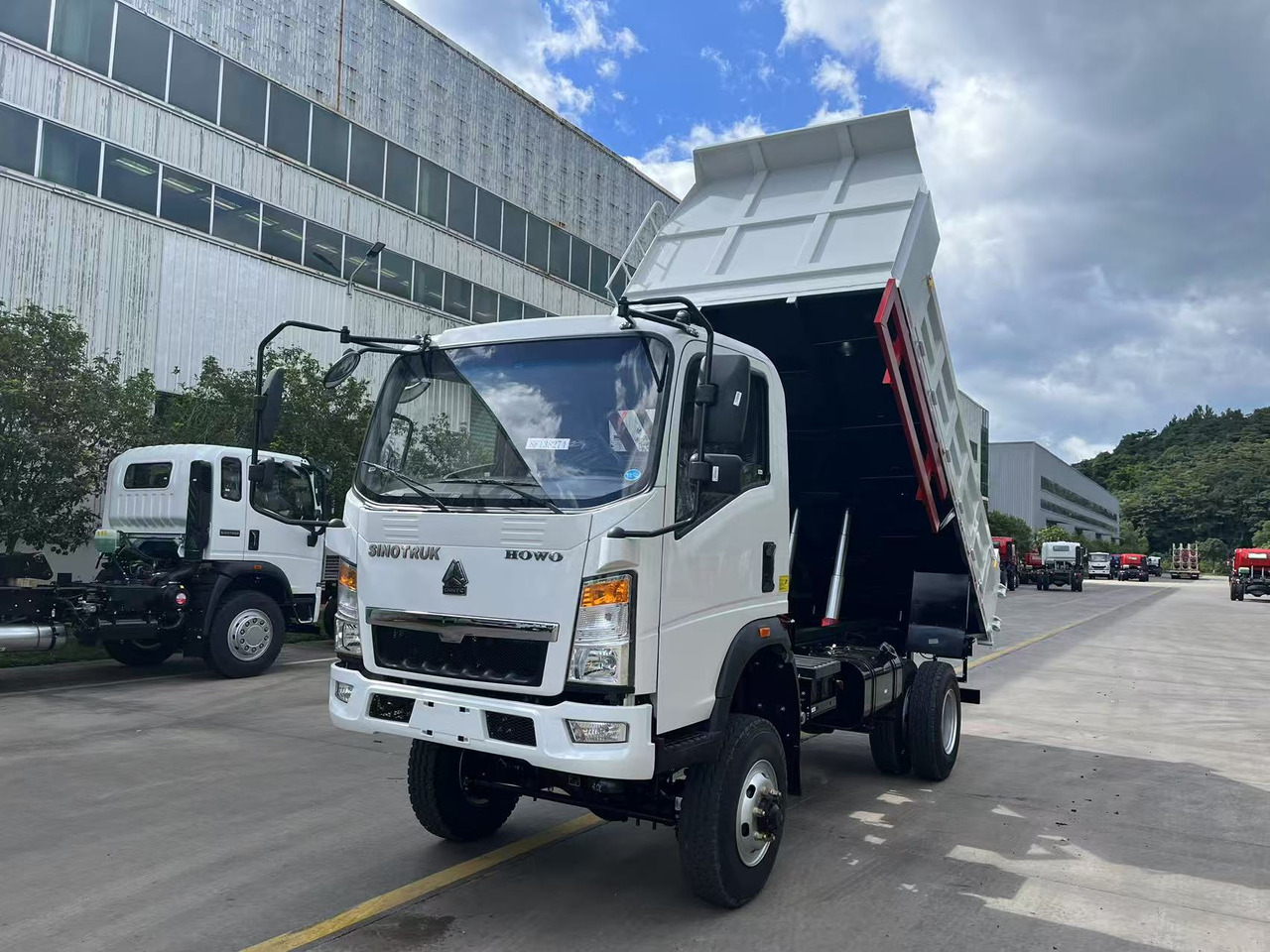 SINOTRUK HOWO 4x2 Dump Truck Click Here for Discount - Tipper: picture 3 SINOTRUK HOWO 4x2 Dump Truck Click Here for Discount - Tipper: picture 3