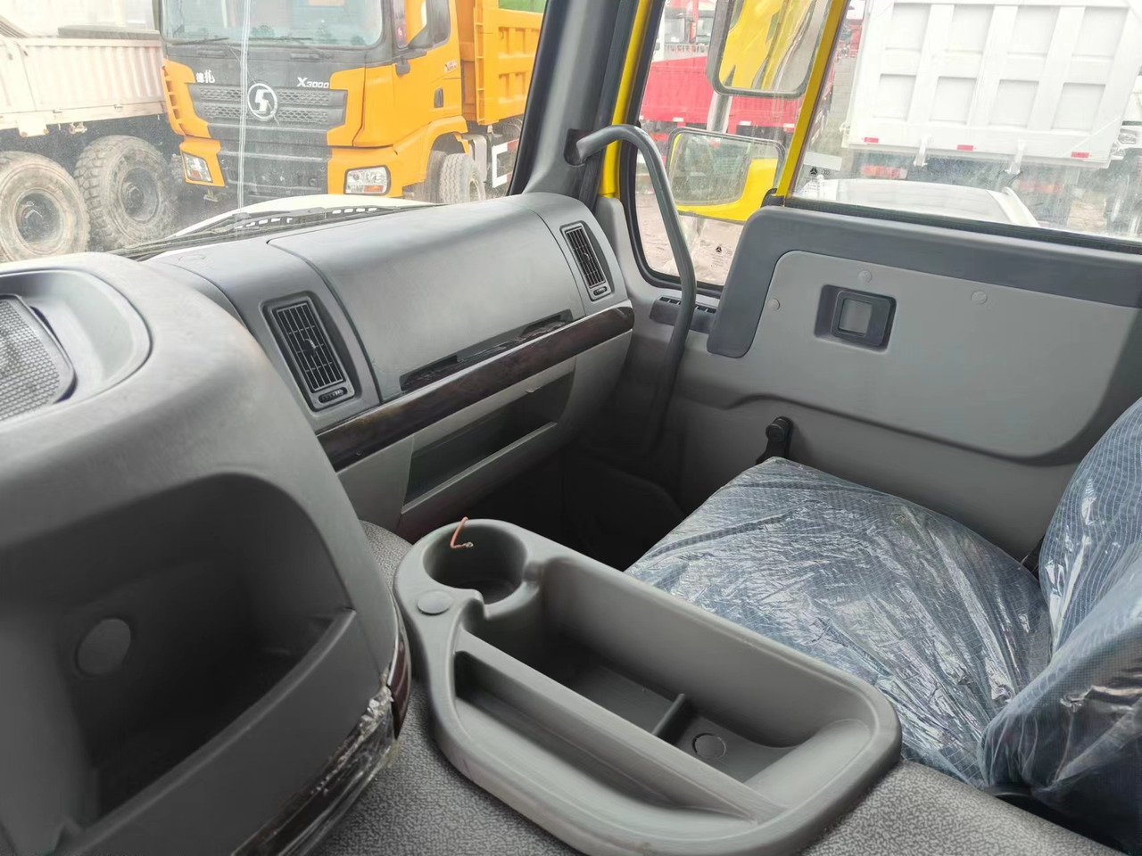 Sino HOWO 8x4 Dump Truck Click for Discount - Tipper: picture 5 Sino HOWO 8x4 Dump Truck Click for Discount - Tipper: picture 5