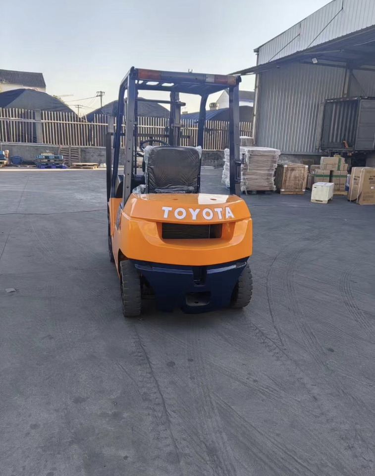 TOYOTA 2.5ton Forklift Click for Discount - Diesel forklift: picture 5 TOYOTA 2.5ton Forklift Click for Discount - Diesel forklift: picture 5