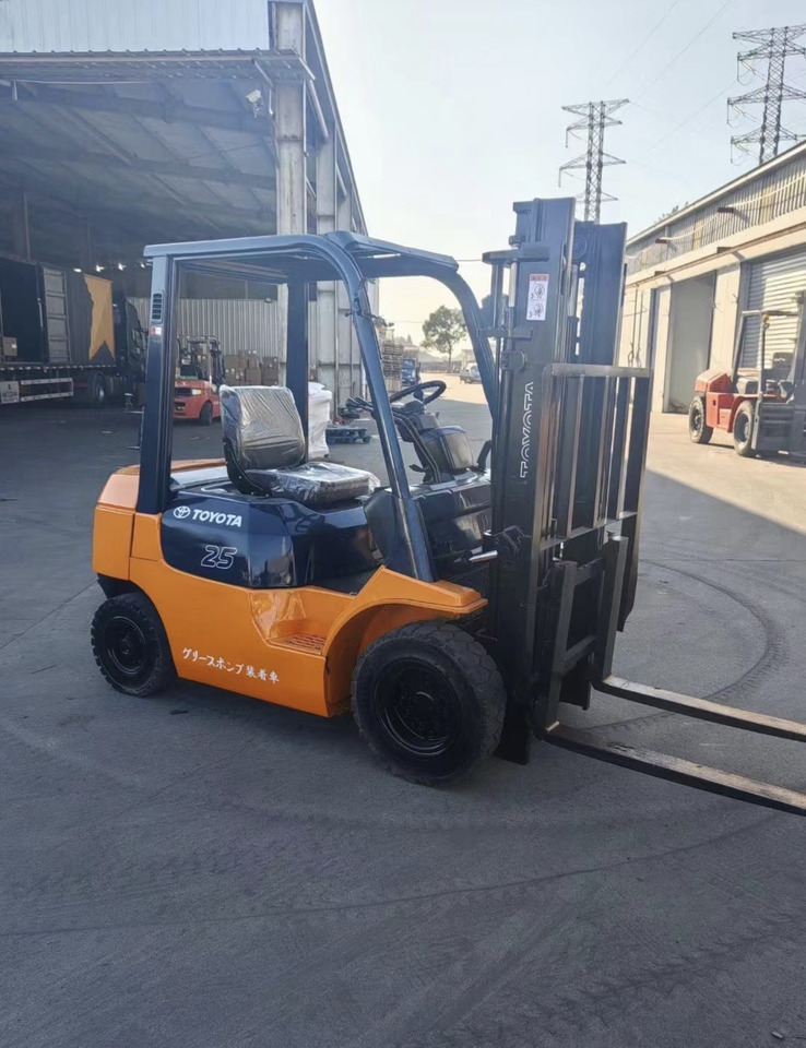 TOYOTA 2.5ton Forklift Click for Discount - Diesel forklift: picture 1 TOYOTA 2.5ton Forklift Click for Discount - Diesel forklift: picture 1