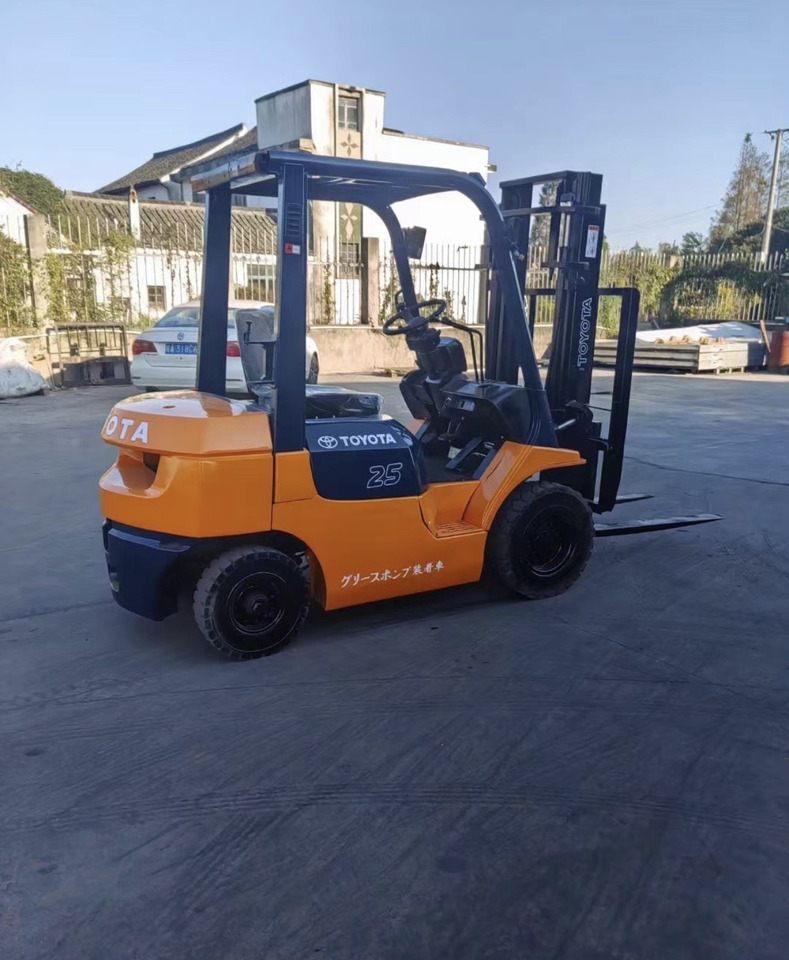 TOYOTA 2.5ton Forklift Click for Discount - Diesel forklift: picture 2 TOYOTA 2.5ton Forklift Click for Discount - Diesel forklift: picture 2