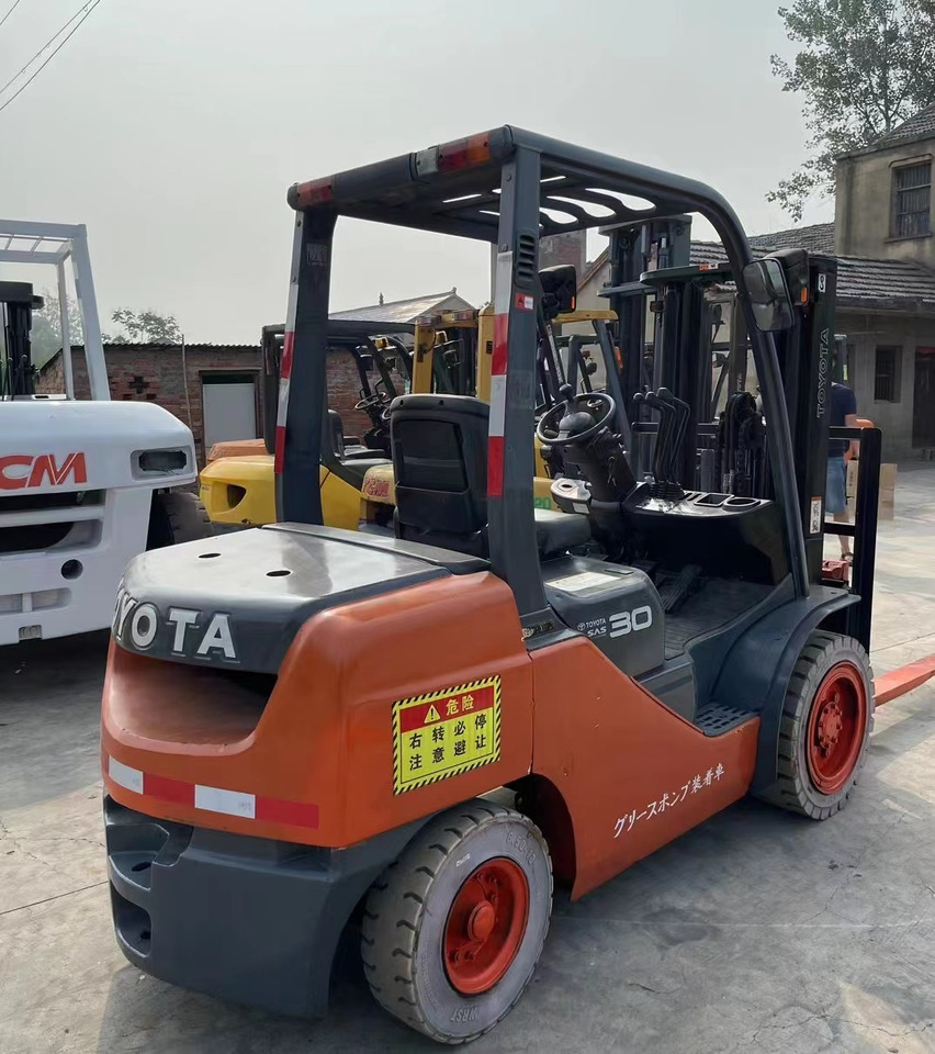 TOYOTA 3Ton Forklift Click for Discount - Diesel forklift: picture 1 TOYOTA 3Ton Forklift Click for Discount - Diesel forklift: picture 1