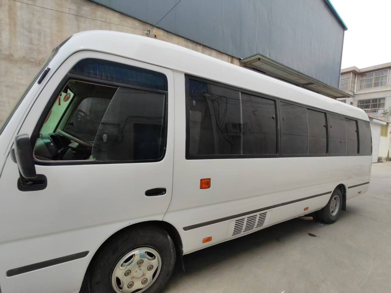 TOYOTA Hiace Bus 13 Seats - Coach: picture 4 TOYOTA Hiace Bus 13 Seats - Coach: picture 4