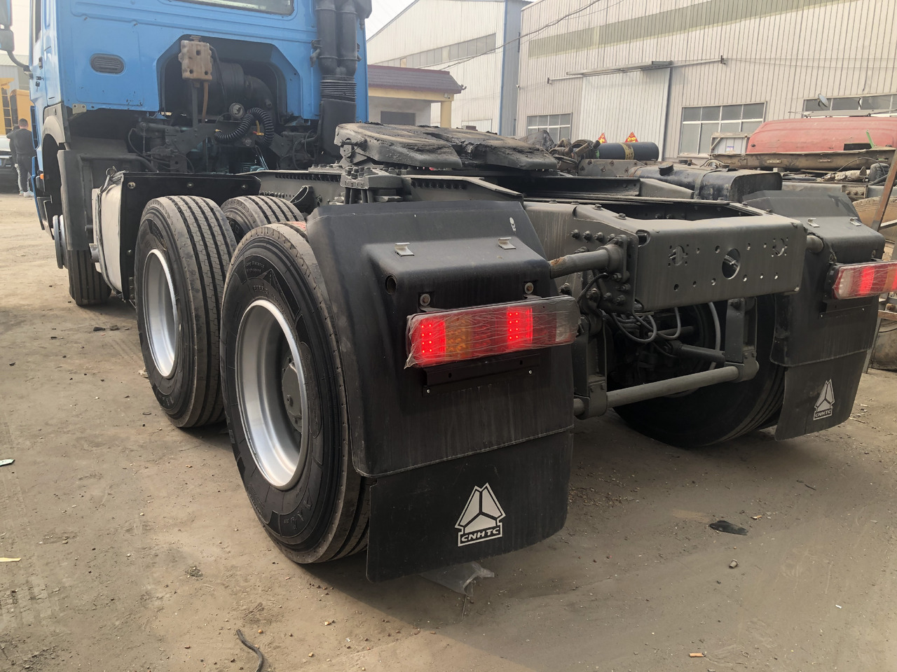 SINOTRUK HOWO371 - Tractor truck: picture 4 SINOTRUK HOWO371 - Tractor truck: picture 4