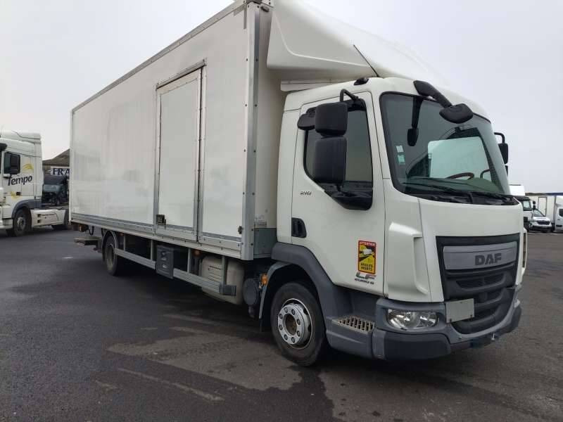 Camion Porteur 12 TONNES 210 CV HAYON PORTE RELEVANTE - Box truck: picture 3 Camion Porteur 12 TONNES 210 CV HAYON PORTE RELEVANTE - Box truck: picture 3