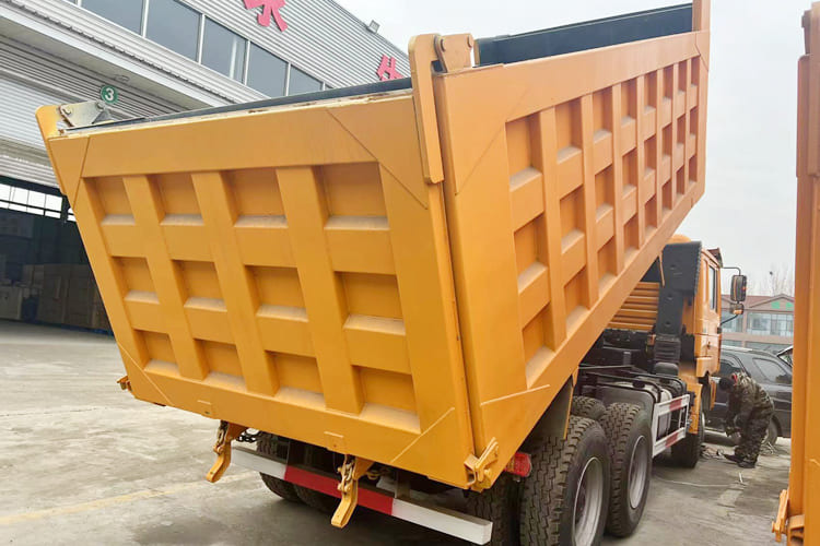 SHACMAN Shacman Cargo Truck for Sale in Kenya - Tipper: picture 5 SHACMAN Shacman Cargo Truck for Sale in Kenya - Tipper: picture 5