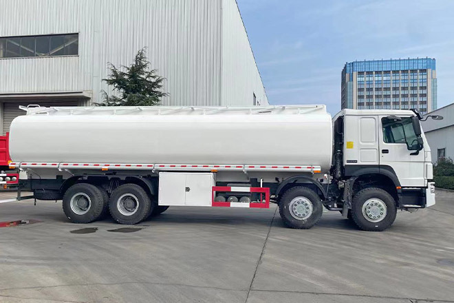 SINOTRUK Howo 371 Petrol Tank Truck Price for Sale in Saudi Arabia - Tanker truck: picture 4 SINOTRUK Howo 371 Petrol Tank Truck Price for Sale in Saudi Arabia - Tanker truck: picture 4
