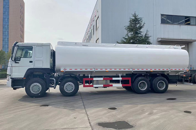 SINOTRUK Howo 371 Petrol Tank Truck Price for Sale in Saudi Arabia - Tanker truck: picture 2 SINOTRUK Howo 371 Petrol Tank Truck Price for Sale in Saudi Arabia - Tanker truck: picture 2