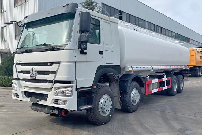 SINOTRUK Howo 371 Petrol Tank Truck Price for Sale in Saudi Arabia - Tanker truck: picture 1 SINOTRUK Howo 371 Petrol Tank Truck Price for Sale in Saudi Arabia - Tanker truck: picture 1