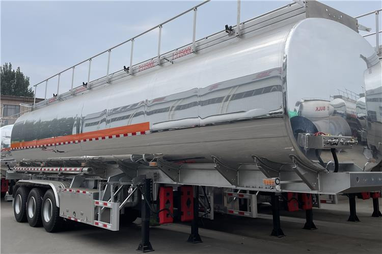 TITAN 3 Axle 45000 L Aluminum Fuel Tanker Trailer for Sale In Zimbabwe - Tanker semi-trailer: picture 1 TITAN 3 Axle 45000 L Aluminum Fuel Tanker Trailer for Sale In Zimbabwe - Tanker semi-trailer: picture 1