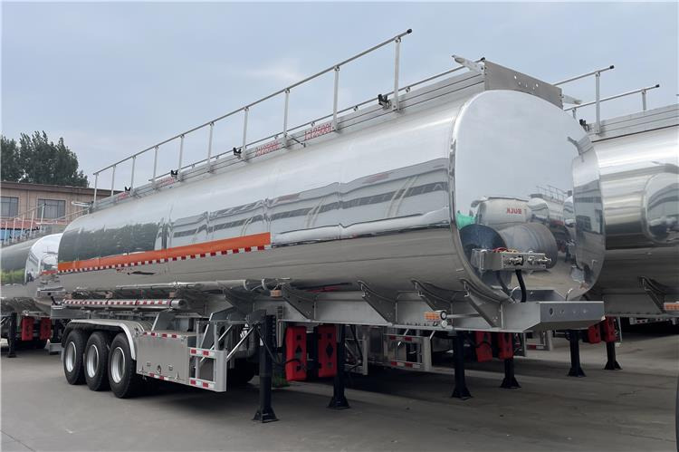 TITAN 3 Axle 45000 L Aluminum Fuel Tanker Trailer for Sale In Zimbabwe - Tanker semi-trailer: picture 2 TITAN 3 Axle 45000 L Aluminum Fuel Tanker Trailer for Sale In Zimbabwe - Tanker semi-trailer: picture 2