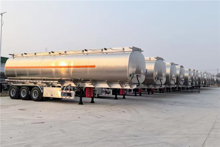 TITAN 3 Axle 45000 L Aluminum Tanker Trailer for Sale In Zimbabwe - Tanker semi-trailer: picture 3 TITAN 3 Axle 45000 L Aluminum Tanker Trailer for Sale In Zimbabwe - Tanker semi-trailer: picture 3