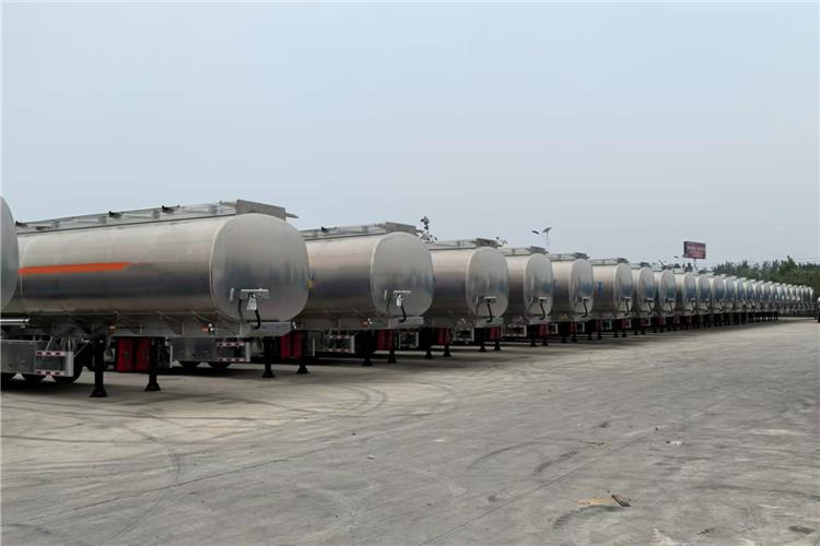 TITAN 3 Axle 45000 L Aluminum Tanker Trailer for Sale In Zimbabwe - Tanker semi-trailer: picture 4 TITAN 3 Axle 45000 L Aluminum Tanker Trailer for Sale In Zimbabwe - Tanker semi-trailer: picture 4