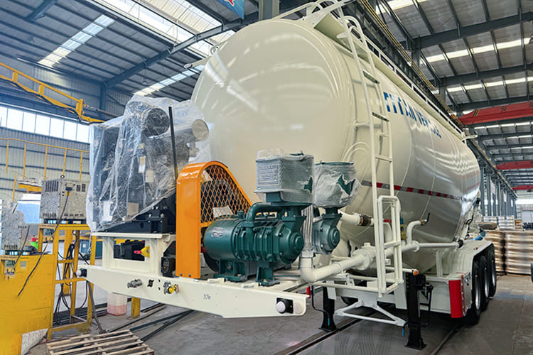 TITAN Dry Bulk Tanker Trailer for Sale in Saudi Arabia - Tanker semi-trailer: picture 2 TITAN Dry Bulk Tanker Trailer for Sale in Saudi Arabia - Tanker semi-trailer: picture 2