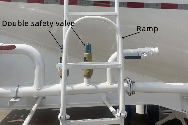 TITAN Powder Tanker for Sale in Nigeria - Tanker semi-trailer: picture 4 TITAN Powder Tanker for Sale in Nigeria - Tanker semi-trailer: picture 4