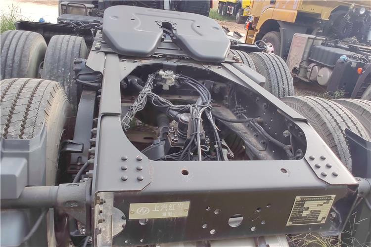 Hongyan Used Genlyon Truck Head for Sale - Tractor truck: picture 3 Hongyan Used Genlyon Truck Head for Sale - Tractor truck: picture 3