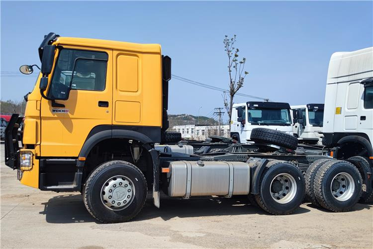 SINOTRUK CNHTC Howo Truck Tractor 400 HP 10 Wheeler for Sale In Malawi - Tractor truck: picture 3 SINOTRUK CNHTC Howo Truck Tractor 400 HP 10 Wheeler for Sale In Malawi - Tractor truck: picture 3
