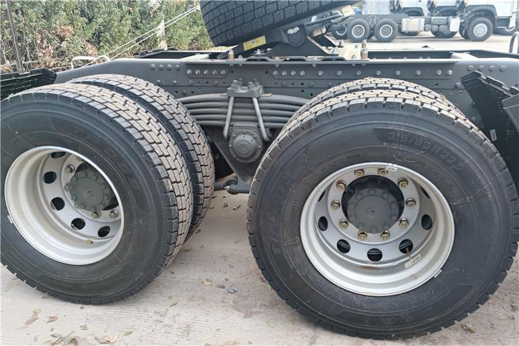 SINOTRUK Howo 380 hp 6x4 Truck Heafd for Sale In Nigeria Lagos - Tractor truck: picture 3 SINOTRUK Howo 380 hp 6x4 Truck Heafd for Sale In Nigeria Lagos - Tractor truck: picture 3