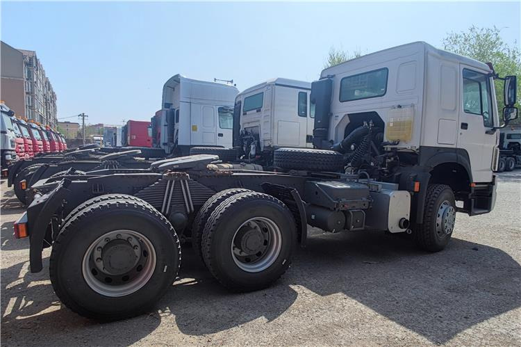 SINOTRUK Howo 400hp Truck Tractor Price with Weichai Engine In Guinea - Tractor truck: picture 3 SINOTRUK Howo 400hp Truck Tractor Price with Weichai Engine In Guinea - Tractor truck: picture 3