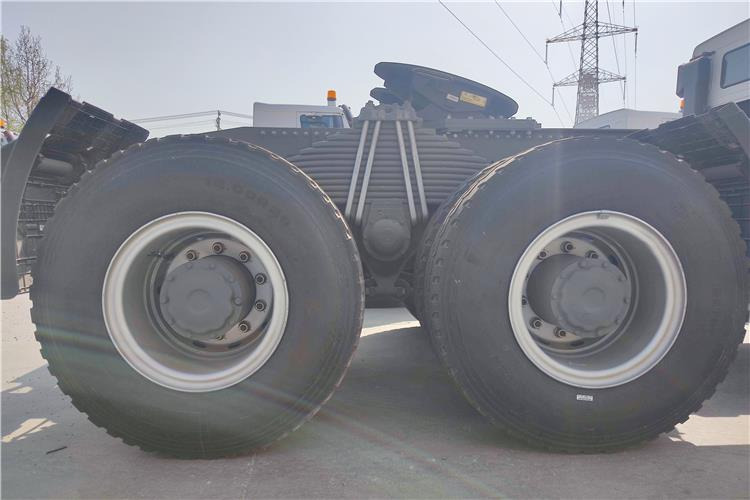 SINOTRUK Howo New Model 430HP Truck Tractor Price In Mauritania - Tractor truck: picture 4 SINOTRUK Howo New Model 430HP Truck Tractor Price In Mauritania - Tractor truck: picture 4