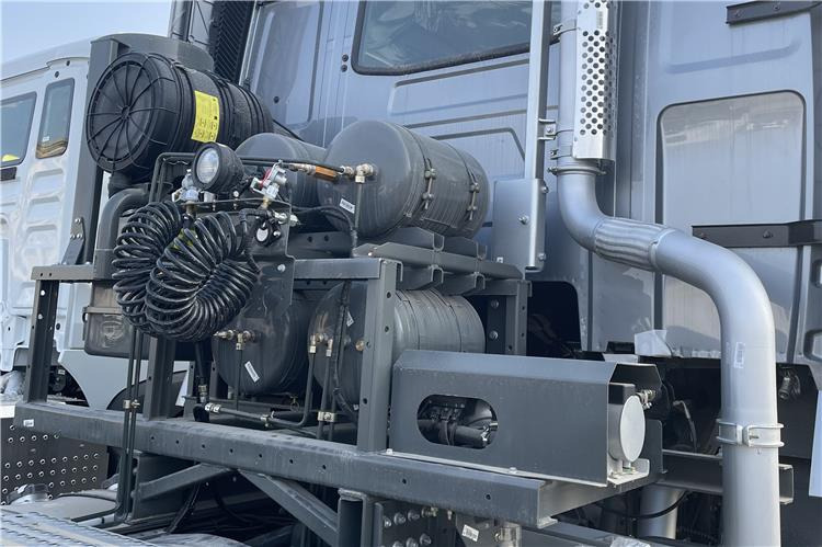 SINOTRUK Howo T7H Truck Head for Sale In Zimbabwe - Tractor truck: picture 4 SINOTRUK Howo T7H Truck Head for Sale In Zimbabwe - Tractor truck: picture 4