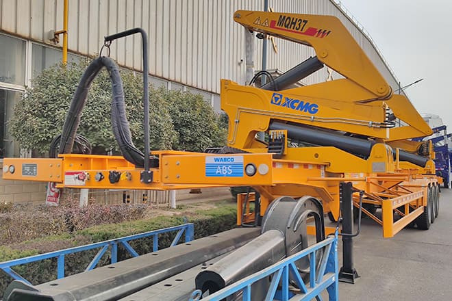 XCMG 37 Ton Side Lifter Container for Sale in Vietnam - Container transporter/ Swap body semi-trailer: picture 4 XCMG 37 Ton Side Lifter Container for Sale in Vietnam - Container transporter/ Swap body semi-trailer: picture 4