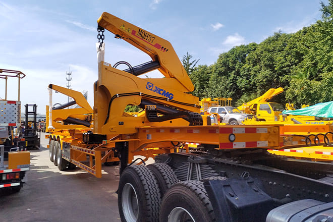 XCMG 40T Container Side Lift Trailer for Sale in Tanzania - Container transporter/ Swap body semi-trailer: picture 4 XCMG 40T Container Side Lift Trailer for Sale in Tanzania - Container transporter/ Swap body semi-trailer: picture 4