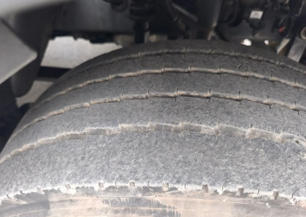 Renault GAMA D 14.210 chłodnia izoterma 16 palet poduszka - Refrigerator truck: picture 5 Renault GAMA D 14.210 chłodnia izoterma 16 palet poduszka - Refrigerator truck: picture 5