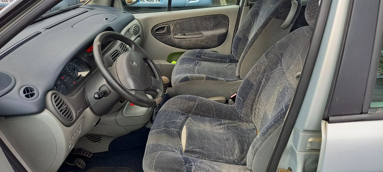 MEGANE ESSENCE (241) - Car: picture 4 MEGANE ESSENCE (241) - Car: picture 4