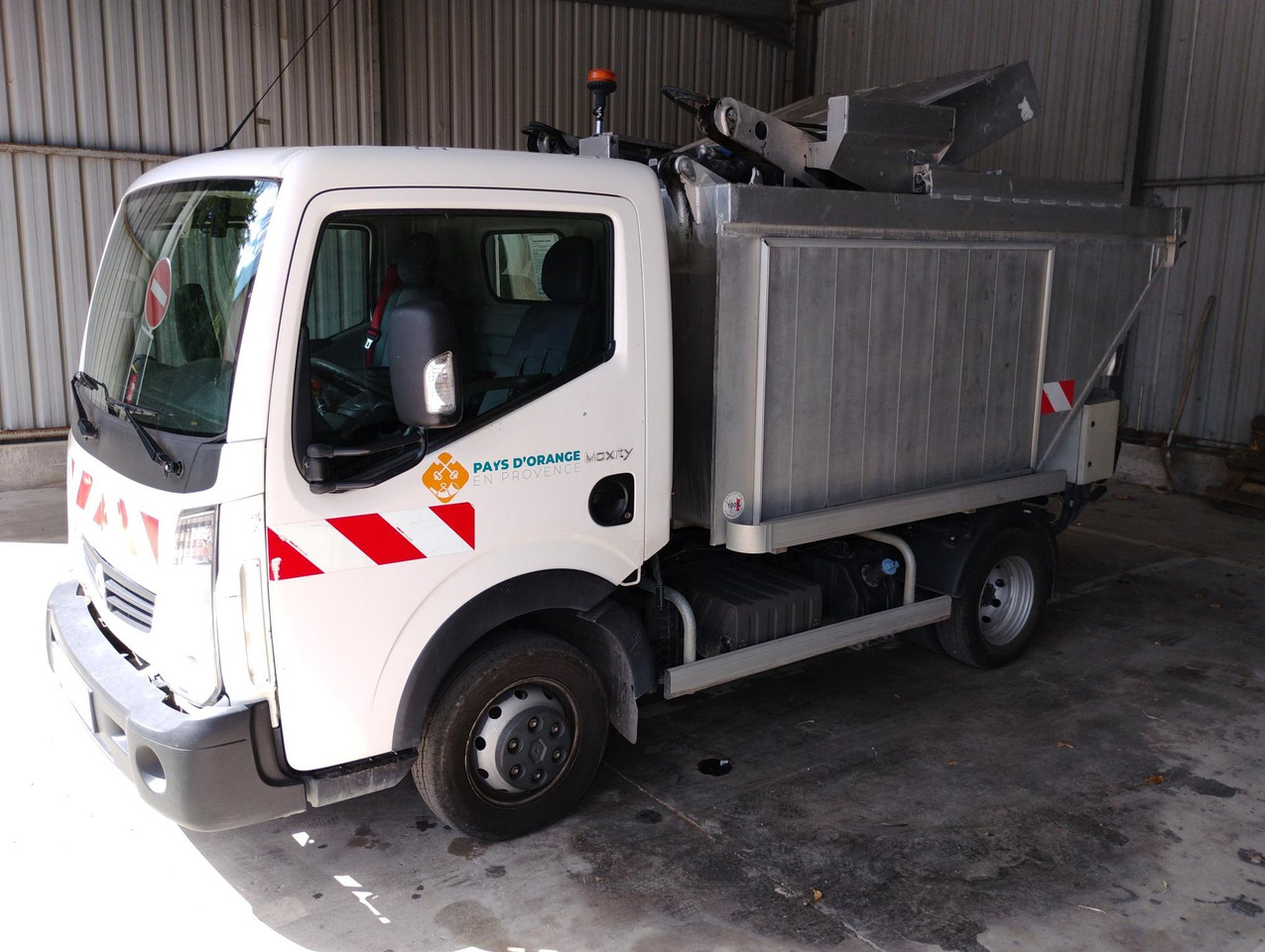 MINI BOM RENAULT MAXITY / DISPONIBLE A COMPTER DU 17/10/2025 - Truck with aerial platform: picture 1 MINI BOM RENAULT MAXITY / DISPONIBLE A COMPTER DU 17/10/2025 - Truck with aerial platform: picture 1