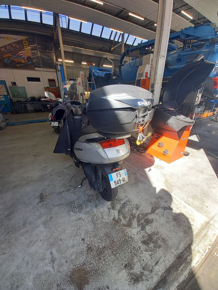 SCOOTER PEUGEOT CITYSTAR - Equipé d'un top case, tablier de - Motorcycle: picture 5 SCOOTER PEUGEOT CITYSTAR - Equipé d'un top case, tablier de - Motorcycle: picture 5