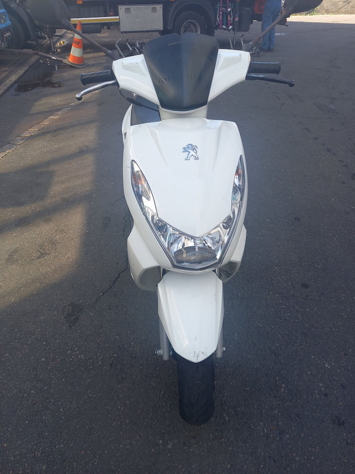 SCOOTER PEUGEOT KISBEE 50cc, 2 places, porte bagage, ralenti - Motorcycle: picture 4 SCOOTER PEUGEOT KISBEE 50cc, 2 places, porte bagage, ralenti - Motorcycle: picture 4