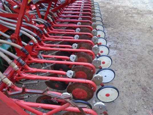 Combine seed drill Kverneland das + Kuhn herse rotative: picture 7 Combine seed drill Kverneland das + Kuhn herse rotative: picture 7
