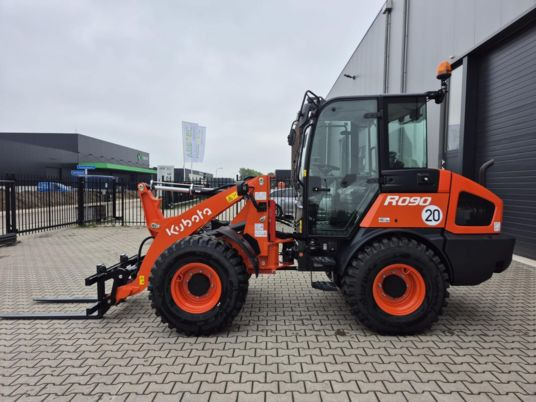 Kubota R090 - Wheel loader: picture 3 Kubota R090 - Wheel loader: picture 3